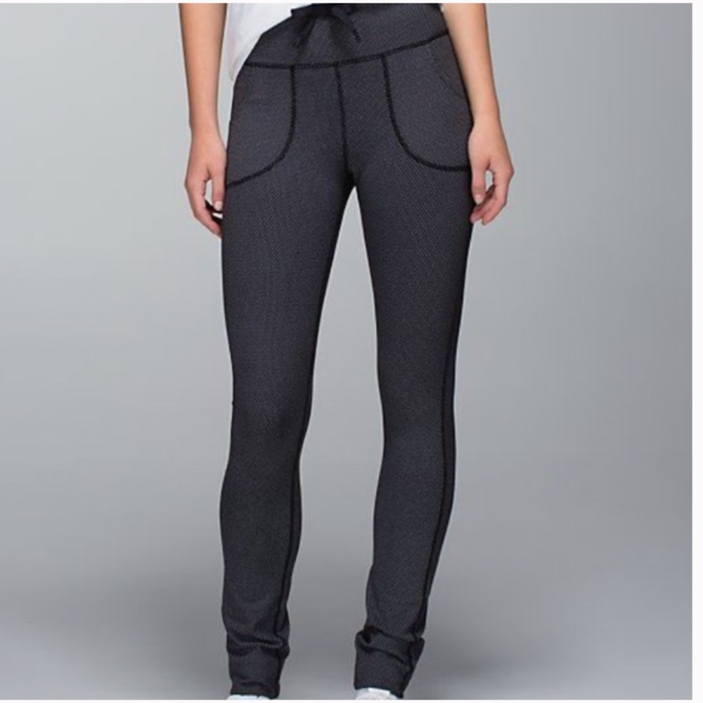 Lululemon Athleta Straight Leg Leggings w/ Pockets